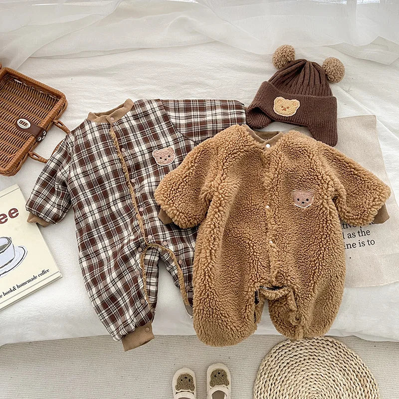 2023 Ins Winter Infant Boys Reversible Rompers Hairy Thick Baby Boys Padded Bodysuits Plaid Bear Patched Newborn Boys Outfits