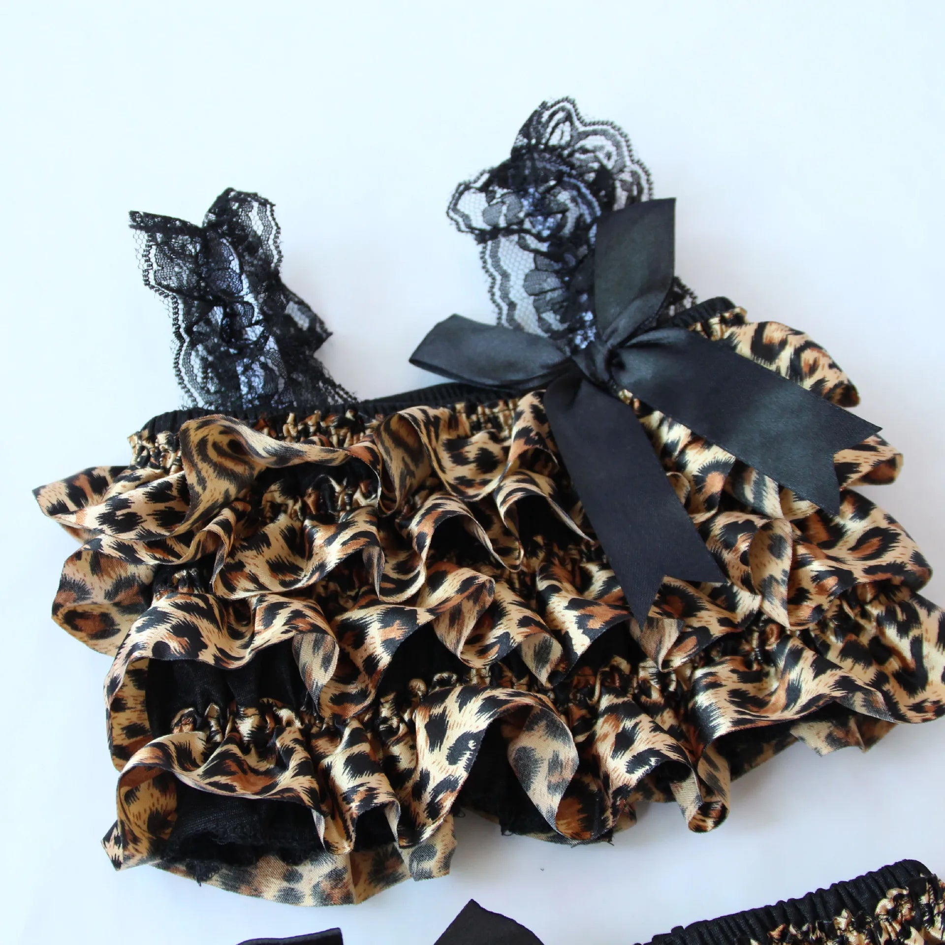 Hot Selling Toddler Fashion Summer Leopard Satin Costume Sling Ruffle Girls Baby Split Rompers Black Bow Children Clothing Suit