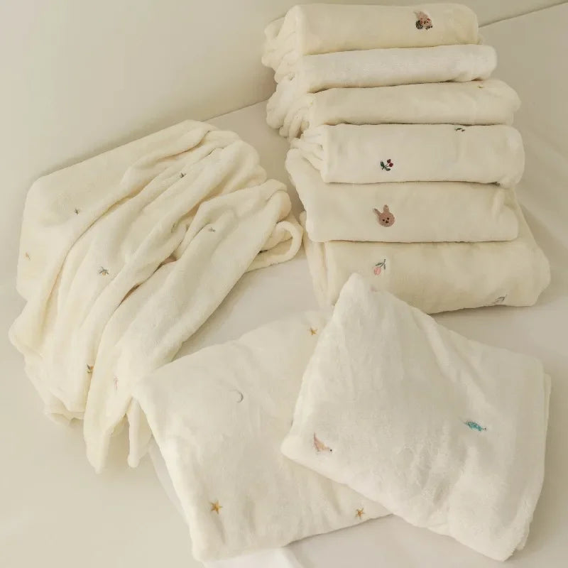 New Baby Soft Fleece Blanket Cartoon Bear Embroidery Infant Bedding Quilt Blanket Newborn Baby Sleeping Swaddle Stroller Blanket