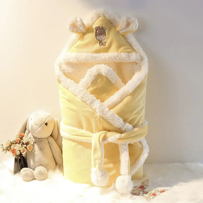 Baby Hugging Blanket, Thickened for Autumn and Winter, Newborn Baby Cape, Multifunctional, Outdoor Coral Velvet Blanket
