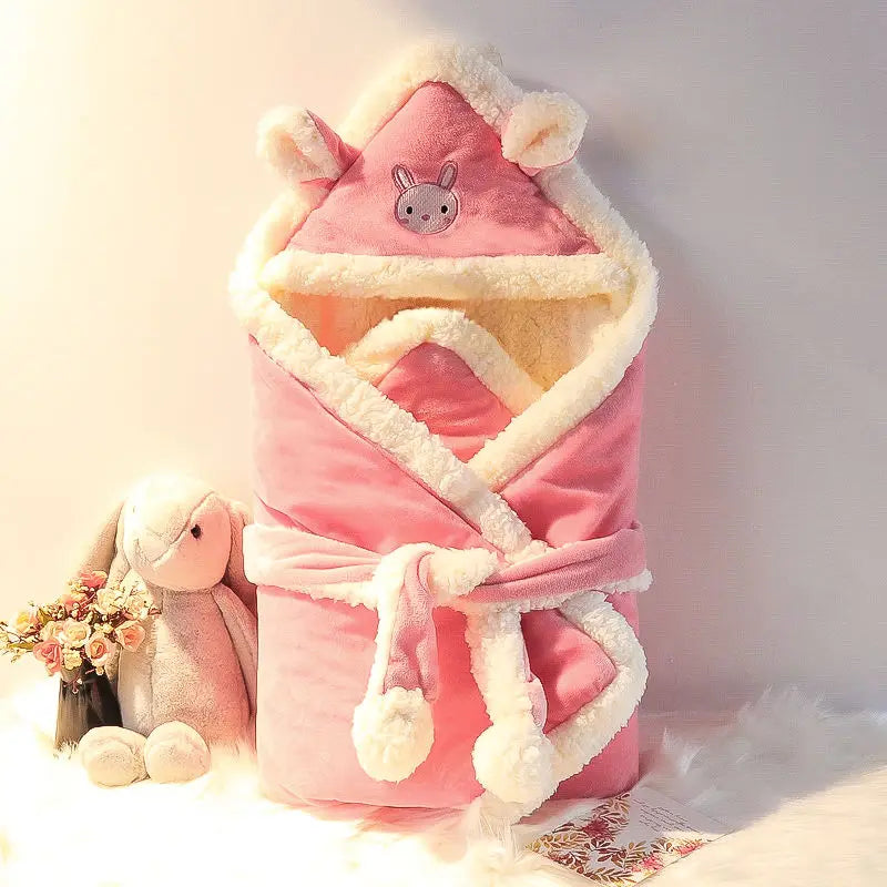 Baby Hugging Blanket, Thickened for Autumn and Winter, Newborn Baby Cape, Multifunctional, Outdoor Coral Velvet Blanket