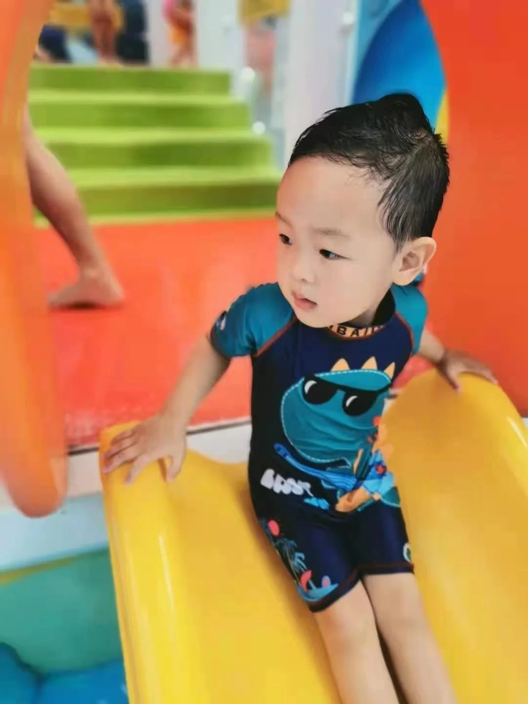 New 2023 Boys Swimsuit With Hat Shark Style Dinasour One Piece Children's Swimwear Boys Swimwear Shark Bathing Suit With Hat
