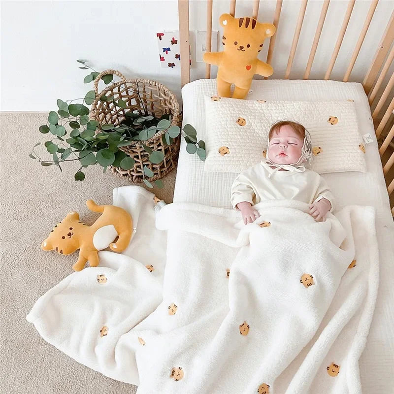 New Baby Soft Fleece Blanket Cartoon Bear Embroidery Infant Bedding Quilt Blanket Newborn Baby Sleeping Swaddle Stroller Blanket