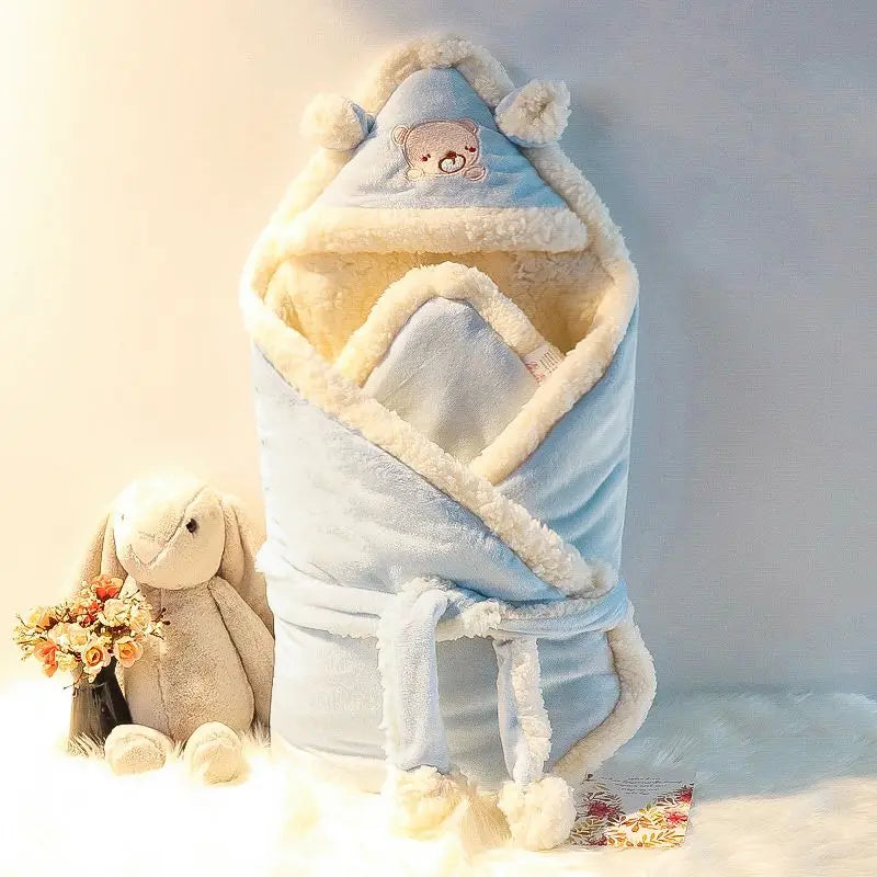 Baby Hugging Blanket, Thickened for Autumn and Winter, Newborn Baby Cape, Multifunctional, Outdoor Coral Velvet Blanket