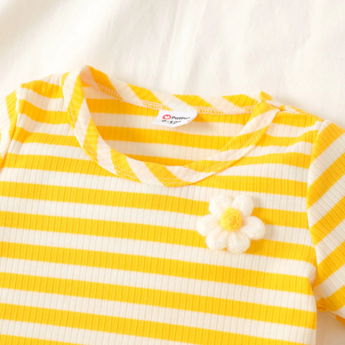 PatPat 2pcs Baby Girl 3D Flower Design Striped Ribbed Short-sleeve Top and Shorts Set
