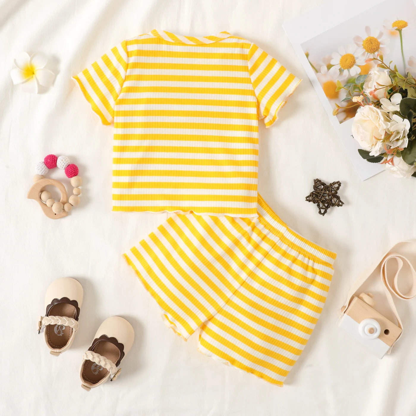 PatPat 2pcs Baby Girl 3D Flower Design Striped Ribbed Short-sleeve Top and Shorts Set