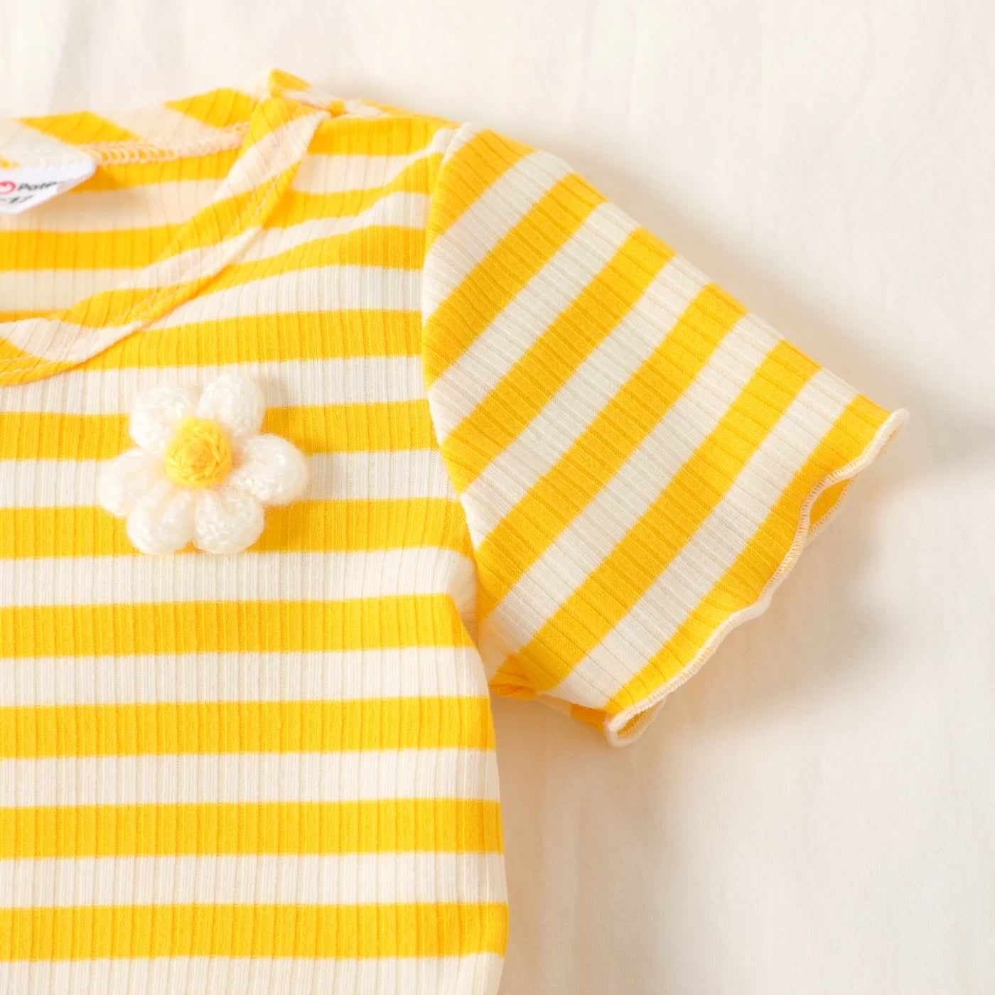 PatPat 2pcs Baby Girl 3D Flower Design Striped Ribbed Short-sleeve Top and Shorts Set