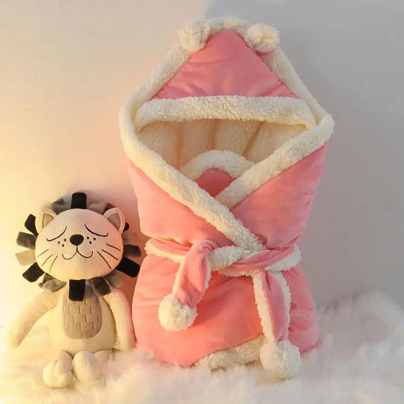 Baby Hugging Blanket, Thickened for Autumn and Winter, Newborn Baby Cape, Multifunctional, Outdoor Coral Velvet Blanket